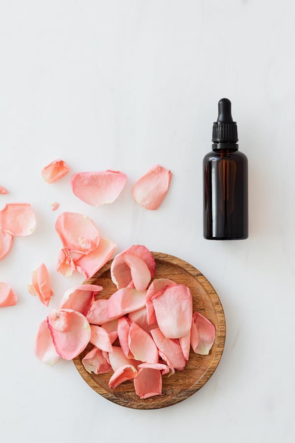 Rosehip oil – an effective way for wrinkles and firm skin?