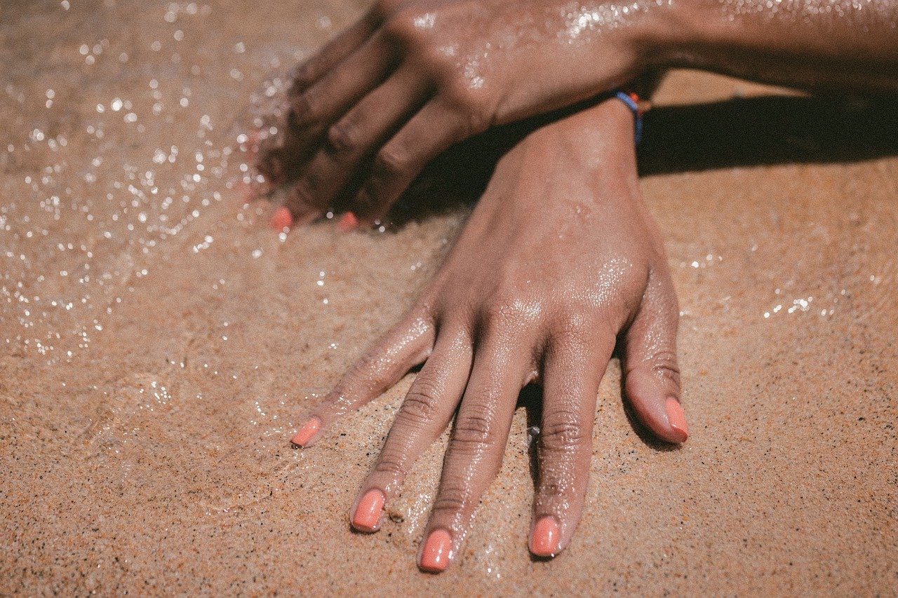 Did you know that you can make your own self-tanner? Learn the best ways